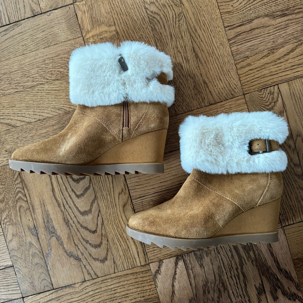 Koolaburra Tan Shearling Wedge Ankle Boots Nooties - Picture 1 of 4